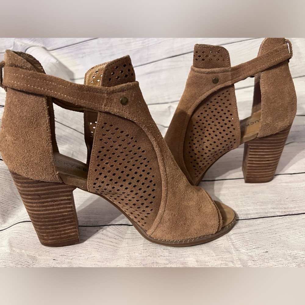 Women’s Lucky Brand Laarni suede leather peep toe heels size 8 1/2 M